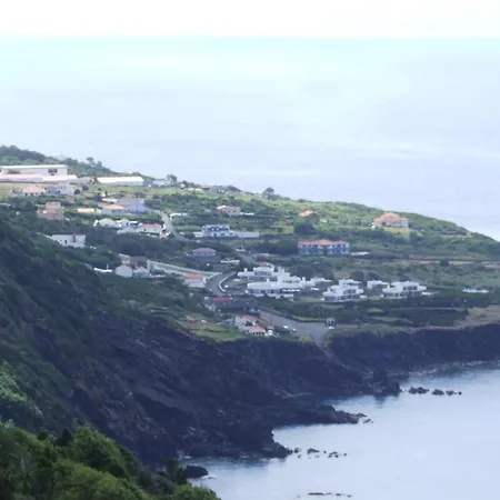 Πανσιόν Cantinho Buganvilias At****