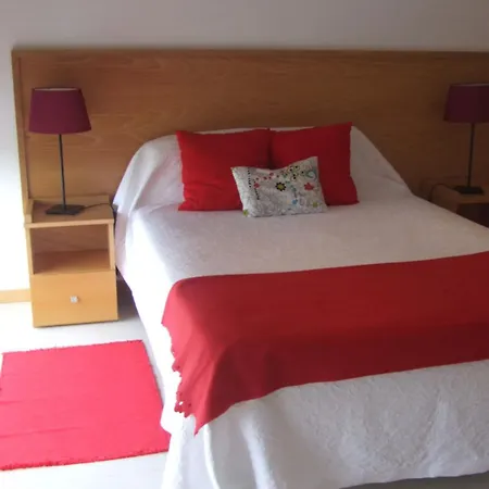 Πανσιόν Cantinho Buganvilias At****