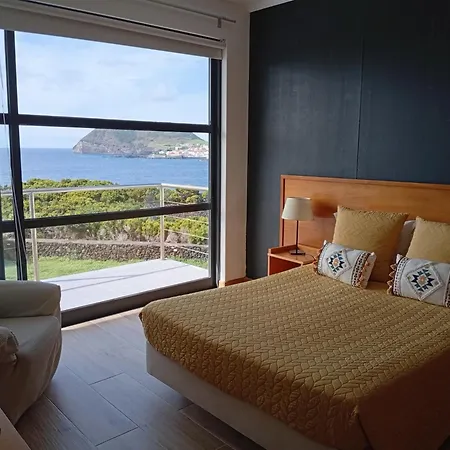 Cantinho Buganvilias At**** Queimada (Azores)