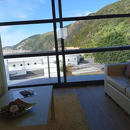 Πανσιόν Cantinho Buganvilias At****