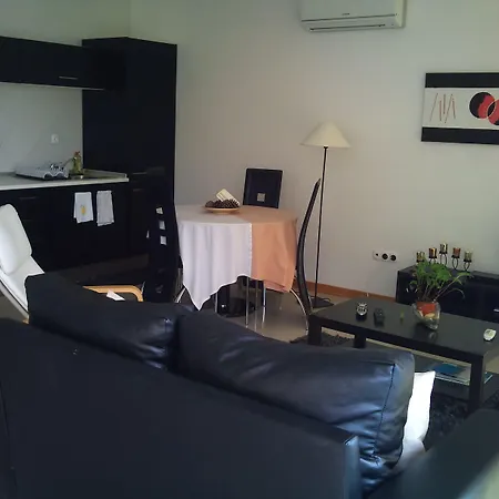 Guest house Cantinho Buganvilias At**** 4*