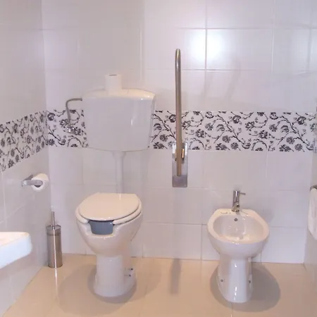 Cantinho Buganvilias At**** Queimada (Azores)