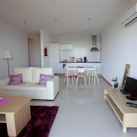 Guest house Cantinho Buganvilias At**** Queimada (Azores)