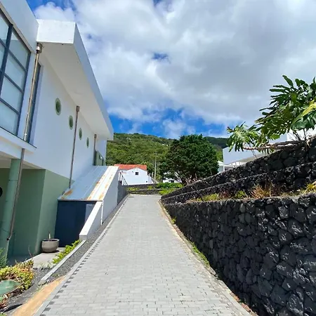 Guest house Cantinho Buganvilias At****