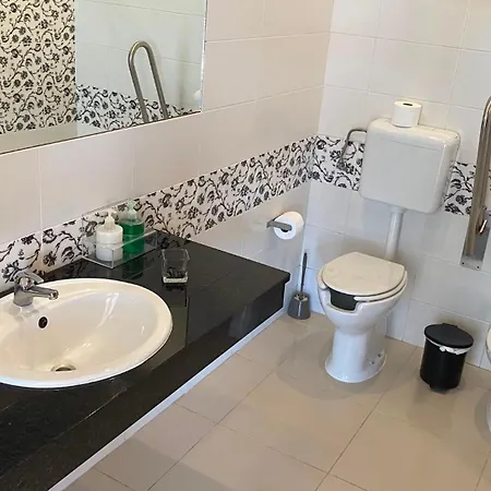 Cantinho Buganvilias At**** Guest house