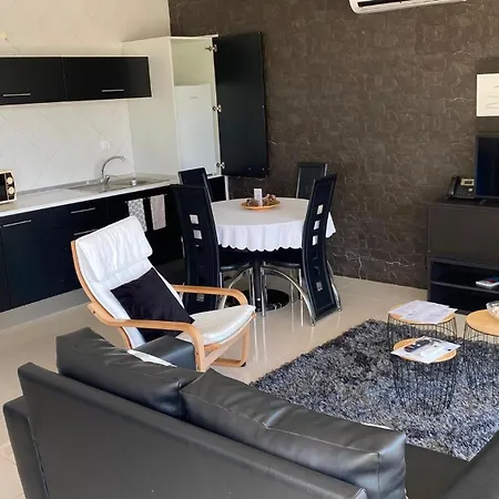 Cantinho Buganvilias At**** Guest house Queimada (Azores)